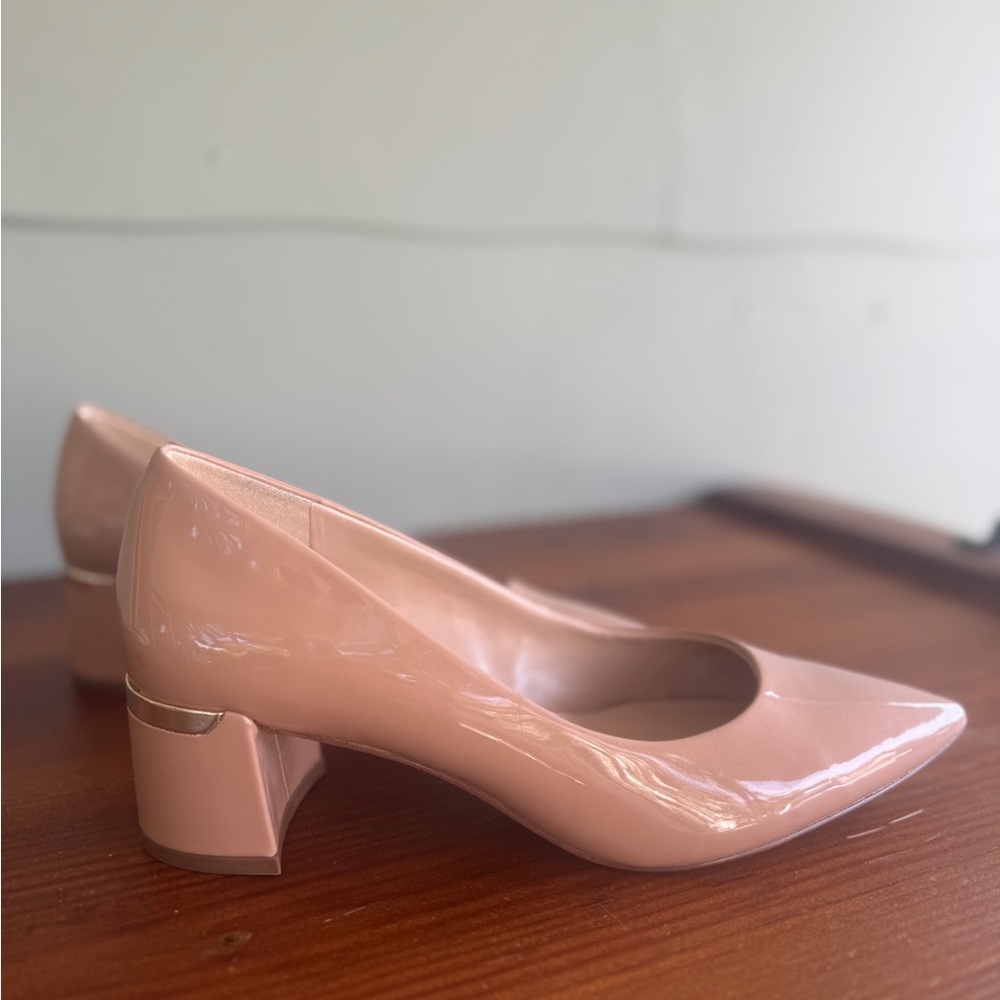 Elegant Pink and Gold Block Heel Pumps